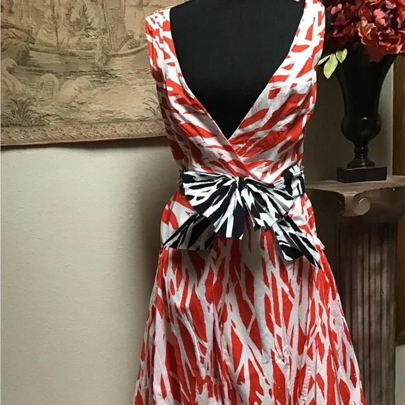 Diane Von Furstenberg Red and White V-Neck Fit and Flare Midi Dress - Picture 3 of 16